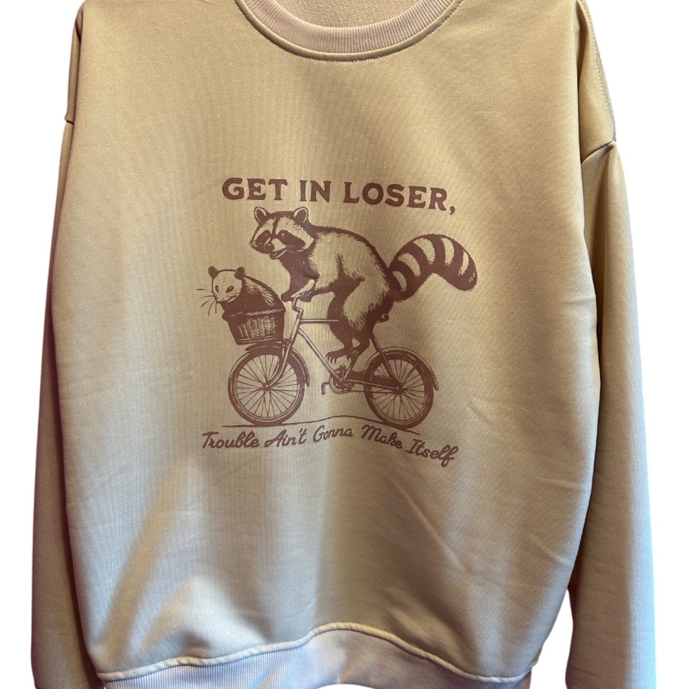 Women’s Graphic Raccoon Sweater 🦝
